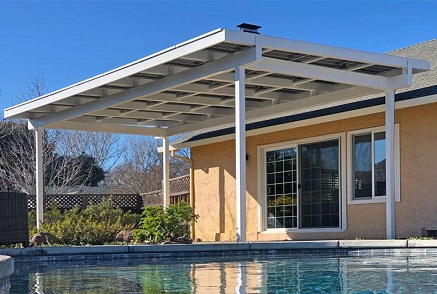 Soporte fotovoltaico para pérgola: una solución "tres en uno" para generación de energía, protección solar y descanso