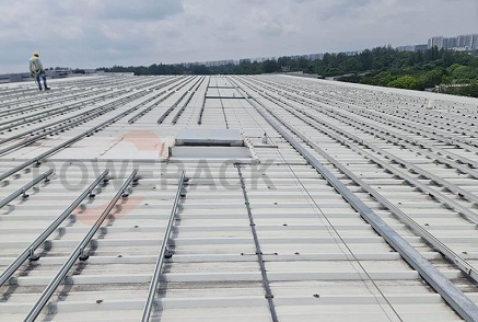 Medidas estructurales a prueba de viento para sistemas de soporte fotovoltaico de cubiertas metálicas