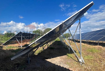 Eficientes y estables, impulsando el futuro: los sistemas de montaje en suelo para energía solar facilitan el desarrollo de energía verde