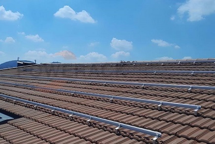 Gancho ajustable de aluminio para techo de tejas solares POW-TRH-T29