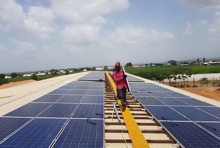 Modernización fotovoltaica de tejados de gran altura: superando los límites de las estructuras de montaje de aleación de aluminio
